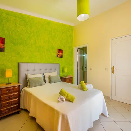 Vila Villa In Algarve With Heated Pool And Beaches